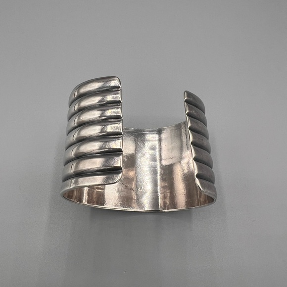 🩵Vintage Navajo Genuine Turquoise and Silver Cuff. 1 3/4 inch wide. 97g TW - Picture 4 of 10